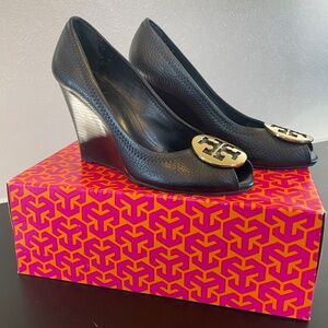 Tory Burch Size 8.5 Black/Gold